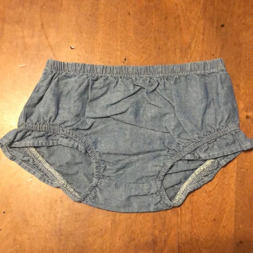 Carters set contains